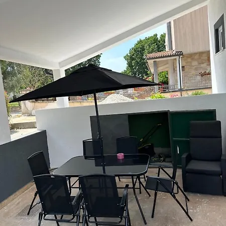 Apartment Stinjan *