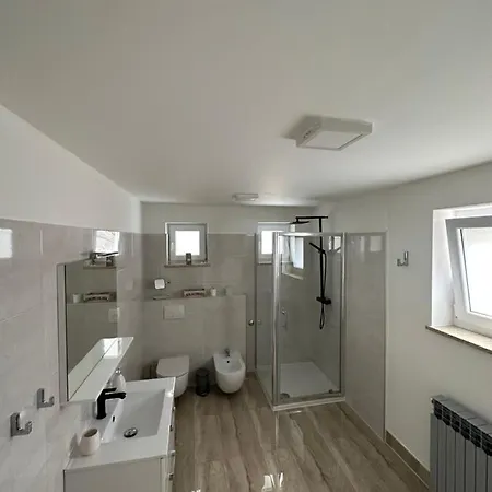 Stinjan アパート *