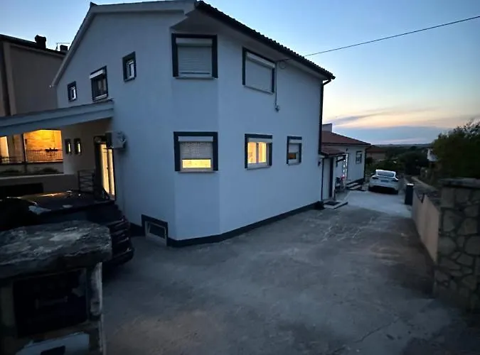 아파트 Stinjan 풀라