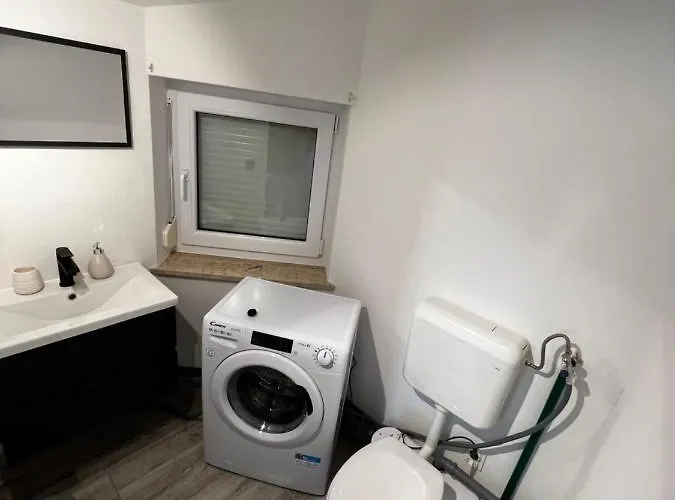 Stinjan 아파트 풀라