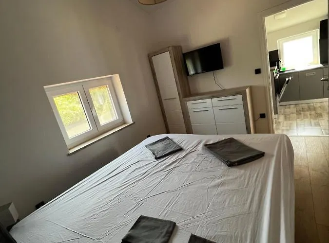 아파트 Stinjan 풀라