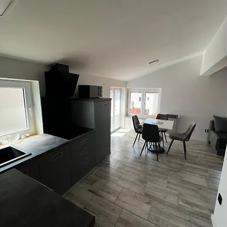Stinjan Apartman *